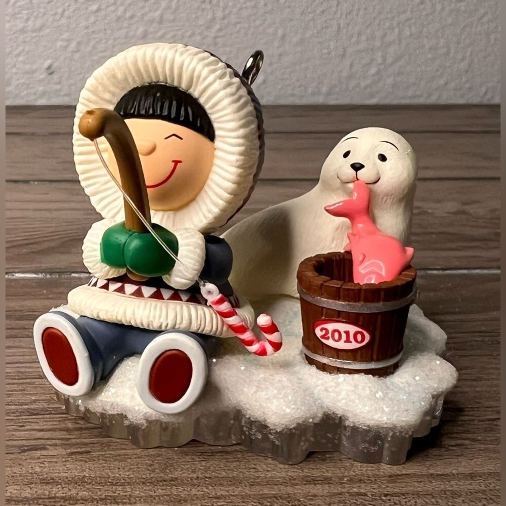 Hallmark NEW 2010 “Frosty Friends” Christmas Ornament 31st in the series - Picture 3 of 11